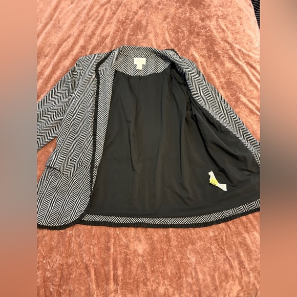 Chico’s Chevron Blazer with Black Trim SZ1 - Picture 3 of 9